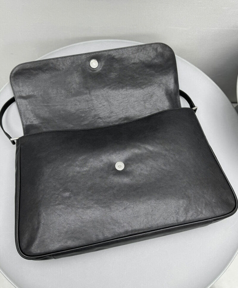 Balenciaga Grungy Medium Messenger Bag Black